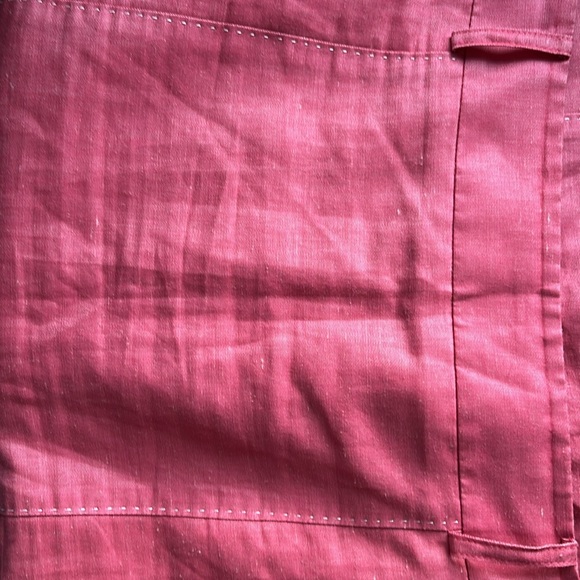Loft fully lined pencil skirt in pink with side zipper.  Size 8 - Picture 4 of 4